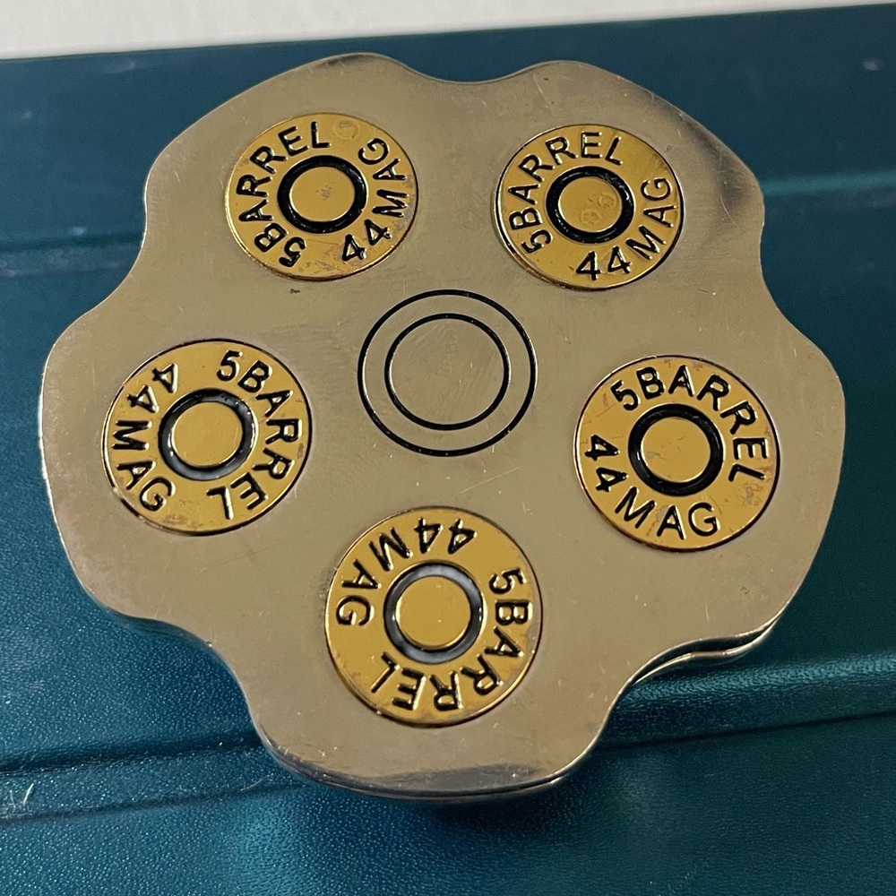 5 Barrel 44 Mag revolver style belt buckle